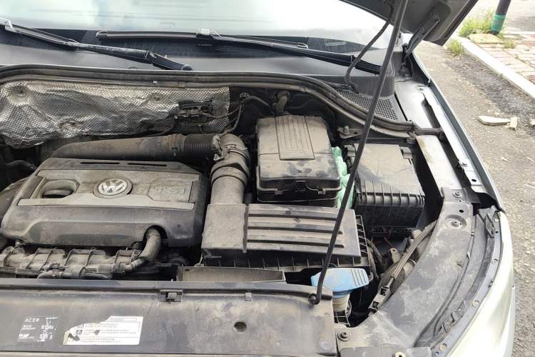 Used Volkswagen Tiguan 2010 2.0 TSI Automatic All-Wheel Drive Flagship Edition Engine Bay Left