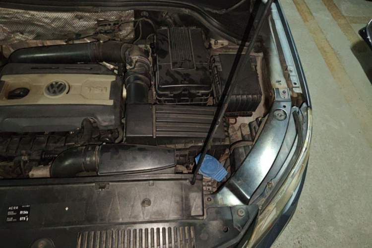 Used Volkswagen Tiguan 2010 2.0 TSI Automatic All-Wheel-Drive Elite Edition Engine Bay Left