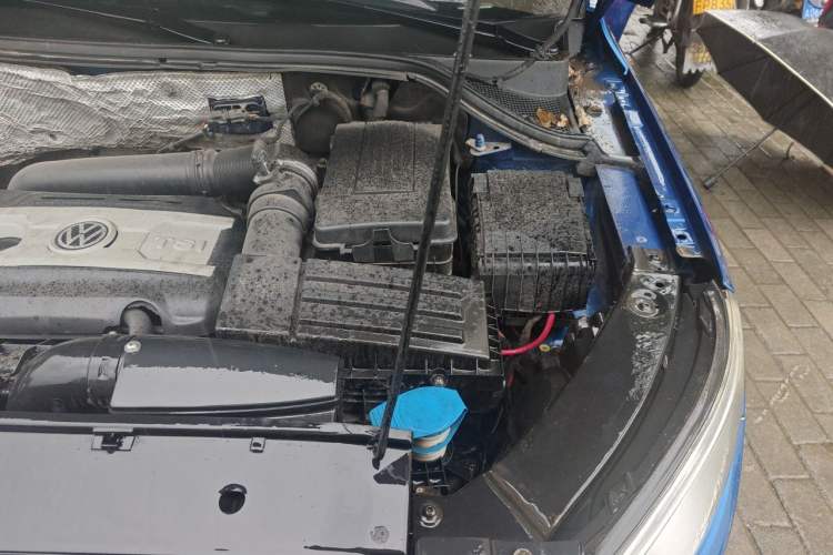 Used Volkswagen Tiguan 2010 2.0 TSI Automatic All-Wheel Drive Flagship Navigation Edition Engine Bay Left