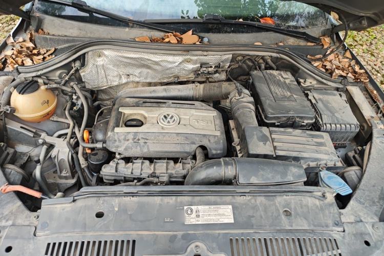 Used Volkswagen Tiguan 2010 1.8 TSI Automatic Two-Wheel Drive Trend Edition Engine Bay