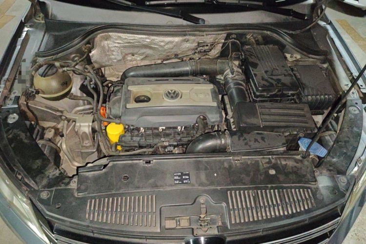 Used Volkswagen Tiguan 2010 2.0 TSI Automatic All-Wheel-Drive Elite Edition Engine Bay