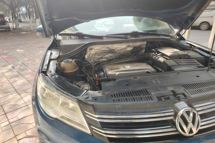 Used Volkswagen Tiguan 2010 2.0 TSI Automatic All-Wheel-Drive Elite Edition Engine Bay Right