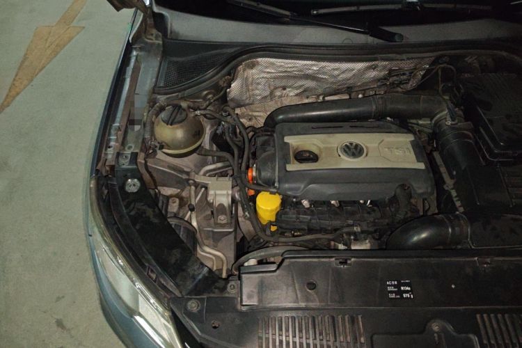 Used Volkswagen Tiguan 2010 2.0 TSI Automatic All-Wheel-Drive Elite Edition Engine Bay Right