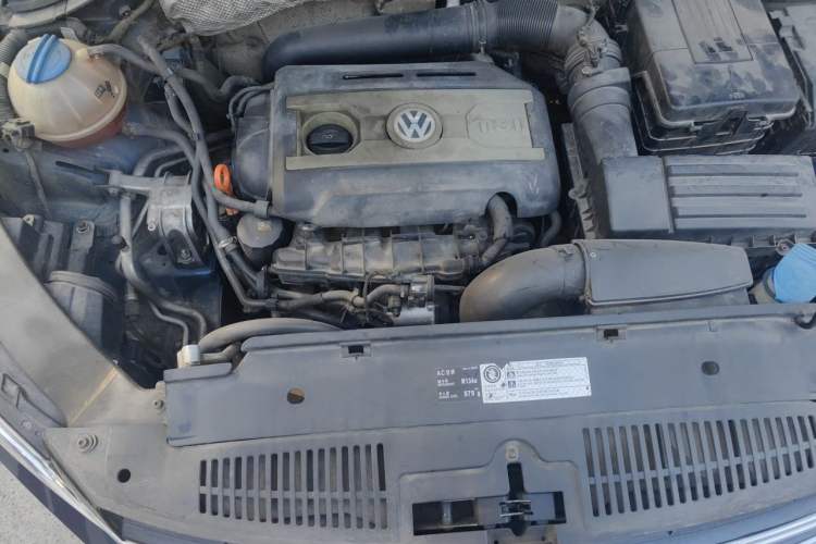 Used Volkswagen Tiguan 2010 1.8 TSI Automatic All-Wheel Drive Fashion Edition Engine Bay
