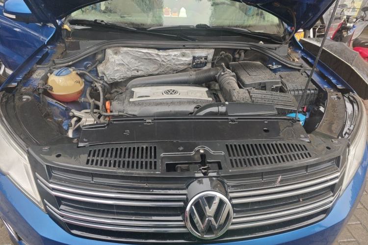 Used Volkswagen Tiguan 2010 2.0 TSI Automatic All-Wheel Drive Flagship Navigation Edition Engine Bay