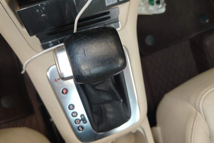 Used Volkswagen Tiguan 2010 2.0 TSI Automatic All-Wheel-Drive Elite Edition Gear Lever