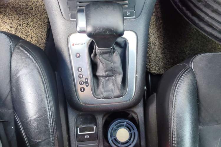 Used Volkswagen Tiguan 2010 2.0 TSI Automatic All-Wheel Drive Flagship Edition Gear Lever