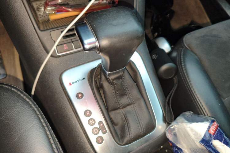 Used Volkswagen Tiguan 2010 2.0 TSI Automatic All-Wheel Drive Flagship Edition Gear Lever