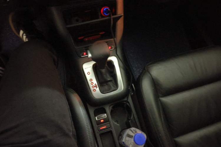 Used Volkswagen Tiguan 2010 1.8TSI Automatic All-Wheel-Drive Elite Edition Gear Lever