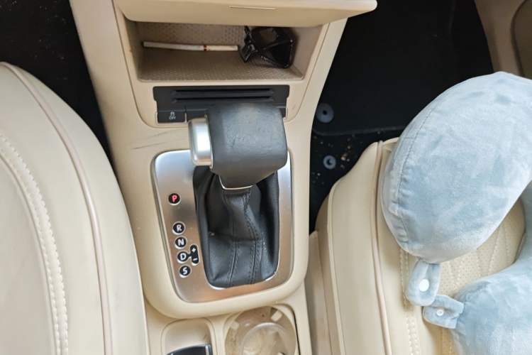 Used Volkswagen Tiguan 2010 1.8 TSI Automatic Two-Wheel Drive Trend Edition Gear Lever