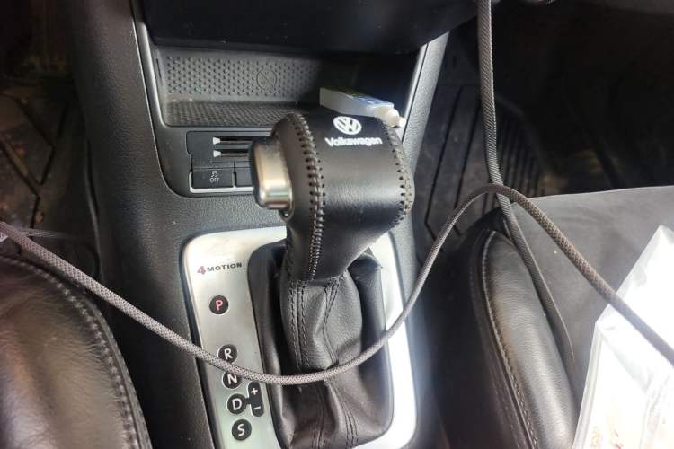 Used Volkswagen Tiguan 2010 2.0 TSI Automatic All-Wheel Drive Flagship Navigation Edition Gear Lever