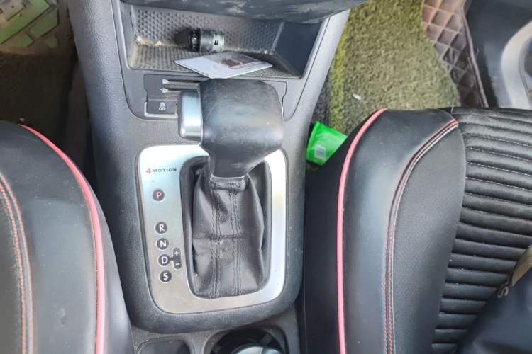 Used Volkswagen Tiguan 2010 1.8TSI Automatic All-Wheel-Drive Elite Edition Gear Lever