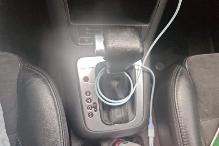 Used Volkswagen Tiguan 2010 2.0 TSI Automatic All-Wheel Drive Flagship Navigation Edition Gear Lever