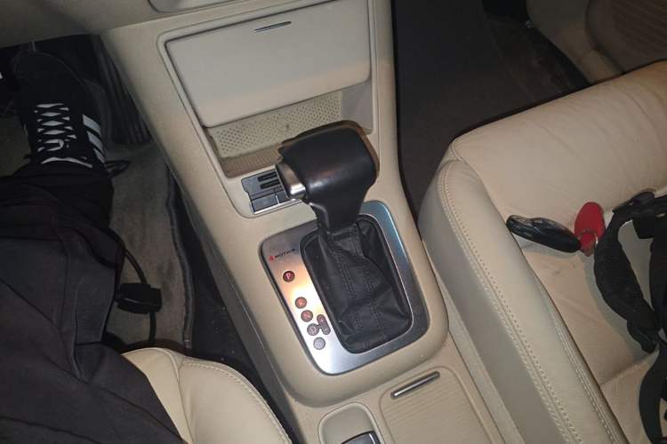 Used Volkswagen Tiguan 2010 1.8TSI Automatic All-Wheel-Drive Elite Edition Gear Lever