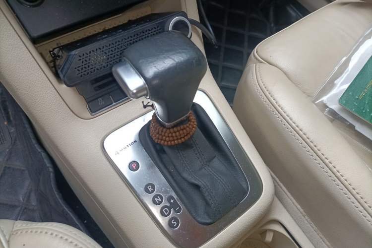 Used Volkswagen Tiguan 2010 2.0 TSI Automatic All-Wheel Drive Flagship Edition Gear Lever