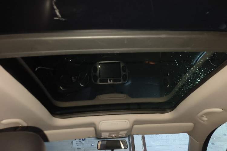 Used Volkswagen Tiguan 2010 1.8TSI Automatic All-Wheel-Drive Elite Edition Headliner