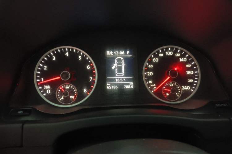Used Volkswagen Tiguan 2010 1.8TSI Automatic All-Wheel-Drive Elite Edition Instrument Cluster