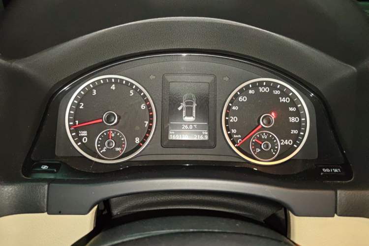 Used Volkswagen Tiguan 2010 2.0 TSI Automatic All-Wheel-Drive Elite Edition Instrument Cluster