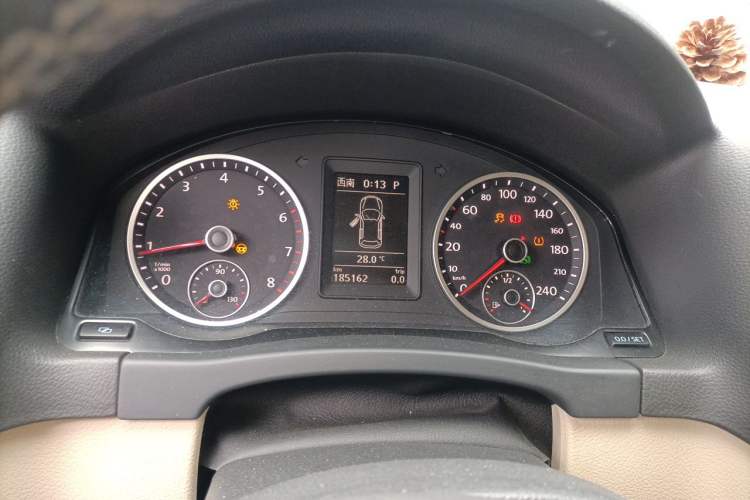 Used Volkswagen Tiguan 2010 2.0 TSI Automatic All-Wheel Drive Flagship Edition Instrument Cluster