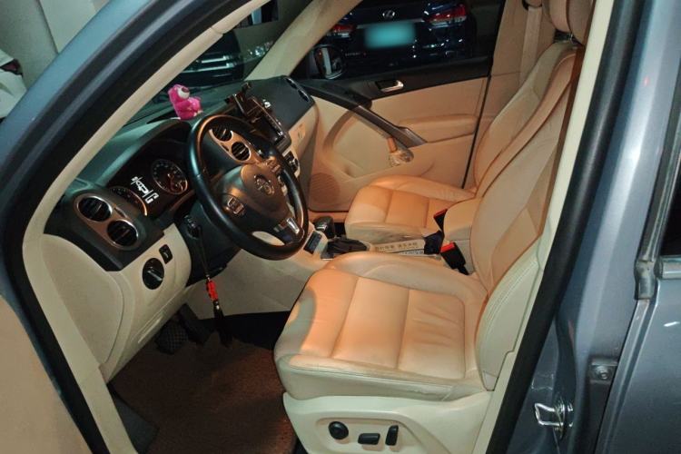 Used Volkswagen Tiguan 2010 2.0 TSI Automatic All-Wheel-Drive Elite Edition Left Front Seat