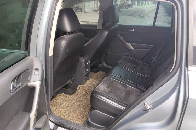 Used Volkswagen Tiguan 2010 2.0 TSI Automatic All-Wheel Drive Flagship Edition Left Rear Seat
