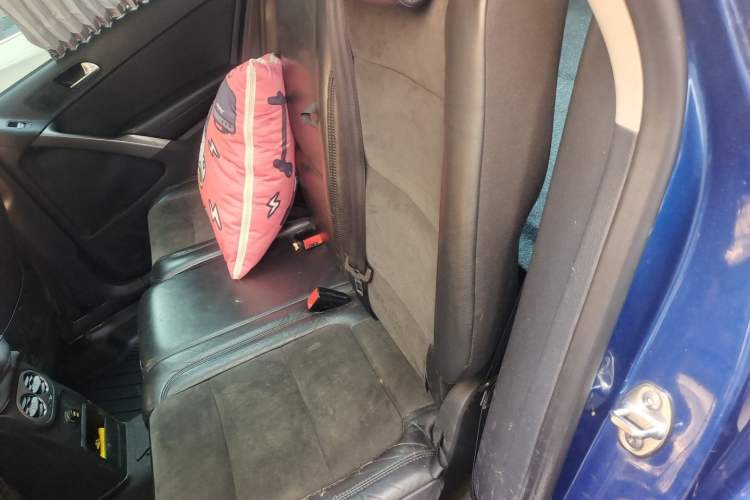 Used Volkswagen Tiguan 2010 2.0 TSI Automatic All-Wheel Drive Flagship Navigation Edition Left Rear Seat