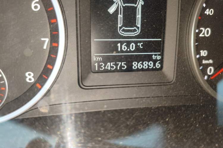 Used Volkswagen Tiguan 2010 2.0 TSI Automatic All-Wheel Drive Flagship Edition Odometer Close Up