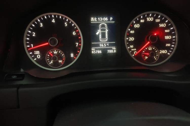 Used Volkswagen Tiguan 2010 1.8TSI Automatic All-Wheel-Drive Elite Edition Odometer Close Up