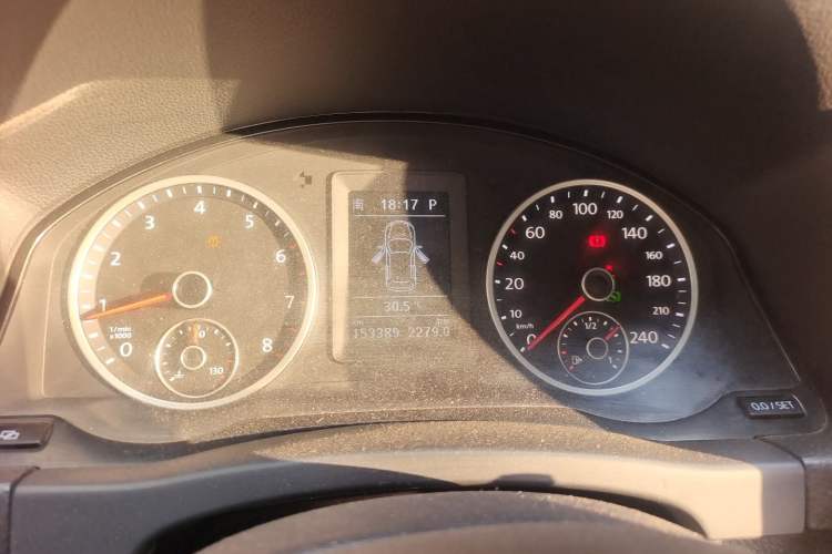 Used Volkswagen Tiguan 2010 2.0 TSI Automatic All-Wheel Drive Flagship Navigation Edition Odometer Close Up