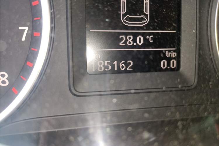 Used Volkswagen Tiguan 2010 2.0 TSI Automatic All-Wheel Drive Flagship Edition Odometer Close Up