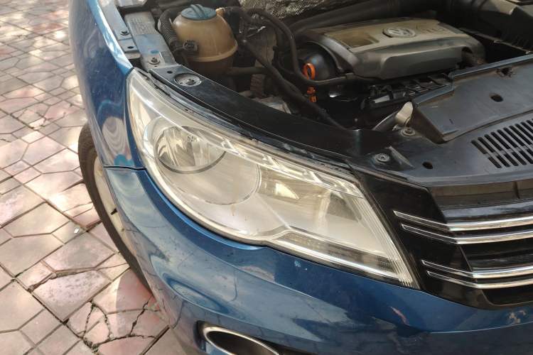 Used Volkswagen Tiguan 2010 2.0 TSI Automatic All-Wheel-Drive Elite Edition Right Front Headlight