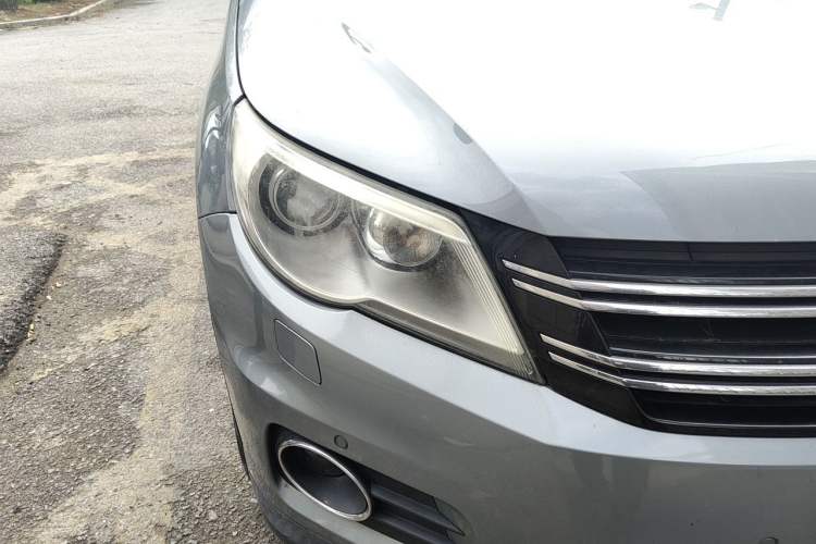 Used Volkswagen Tiguan 2010 2.0 TSI Automatic All-Wheel Drive Flagship Edition Right Front Headlight