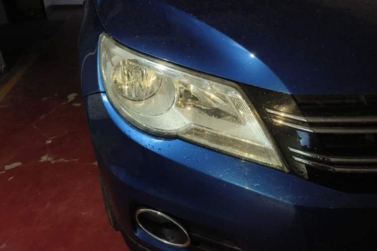 Used Volkswagen Tiguan 2010 1.8TSI Automatic All-Wheel-Drive Elite Edition Right Front Headlight