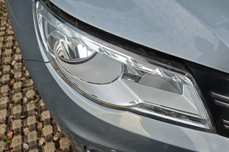 Used Volkswagen Tiguan 2010 1.8 TSI Automatic Two-Wheel Drive Trend Edition Right Front Headlight
