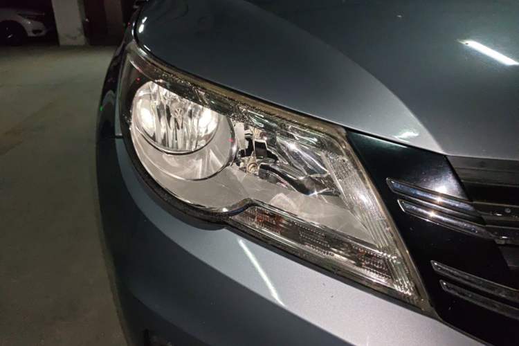Used Volkswagen Tiguan 2010 2.0 TSI Automatic All-Wheel-Drive Elite Edition Right Front Headlight