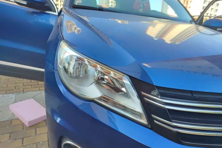 Used Volkswagen Tiguan 2010 1.8TSI Automatic All-Wheel-Drive Elite Edition Right Front Headlight
