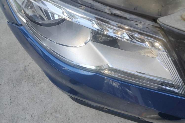 Used Volkswagen Tiguan 2010 1.8 TSI Automatic All-Wheel Drive Fashion Edition Right Front Headlight
