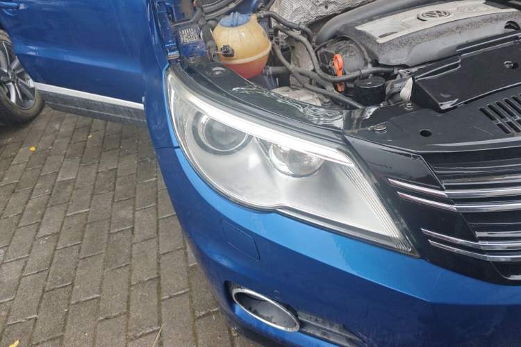 Used Volkswagen Tiguan 2010 2.0 TSI Automatic All-Wheel Drive Flagship Navigation Edition Right Front Headlight