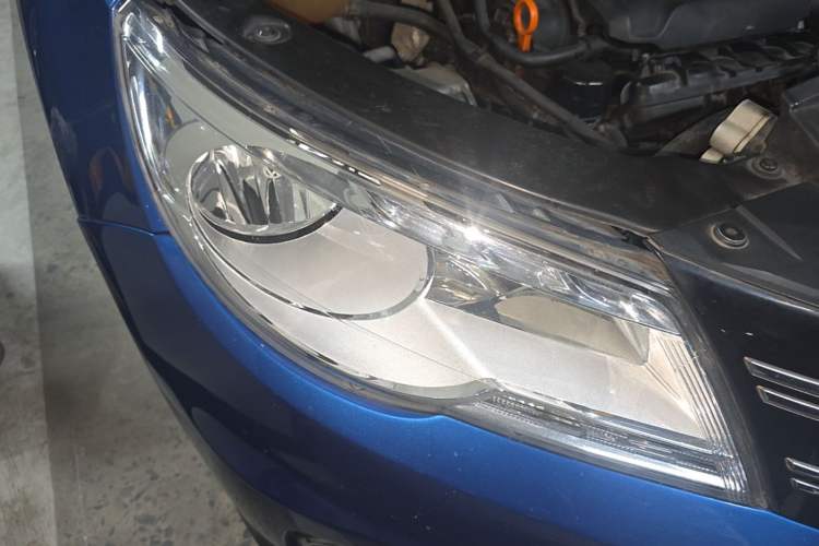 Used Volkswagen Tiguan 2010 1.8TSI Automatic All-Wheel-Drive Elite Edition Right Front Headlight