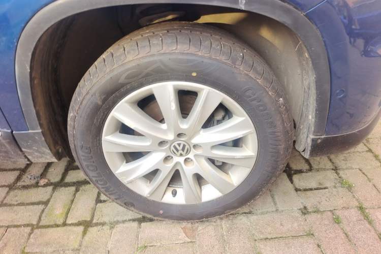 Used Volkswagen Tiguan 2010 2.0 TSI Automatic All-Wheel Drive Flagship Navigation Edition Right Front Wheel Hub