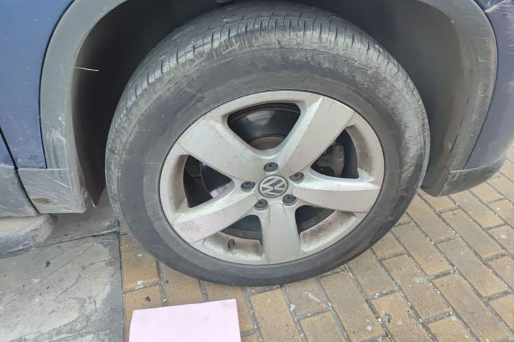 Used Volkswagen Tiguan 2010 1.8TSI Automatic All-Wheel-Drive Elite Edition Right Front Wheel Hub