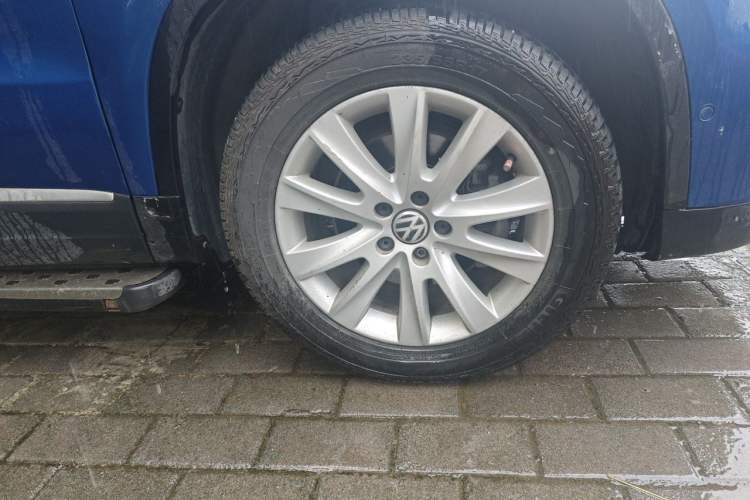 Used Volkswagen Tiguan 2010 2.0 TSI Automatic All-Wheel Drive Flagship Navigation Edition Right Front Wheel Hub