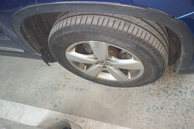 Used Volkswagen Tiguan 2010 1.8TSI Automatic All-Wheel-Drive Elite Edition Right Front Wheel Hub