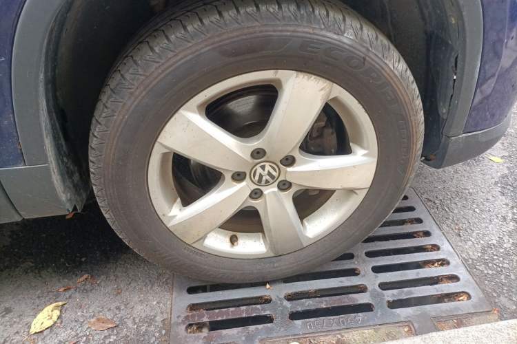 Used Volkswagen Tiguan 2010 2.0 TSI Automatic All-Wheel Drive Flagship Edition Right Front Wheel Hub