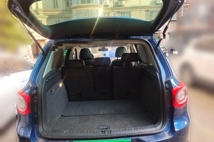 Used Volkswagen Tiguan 2010 2.0 TSI Automatic All-Wheel Drive Flagship Navigation Edition Trunk