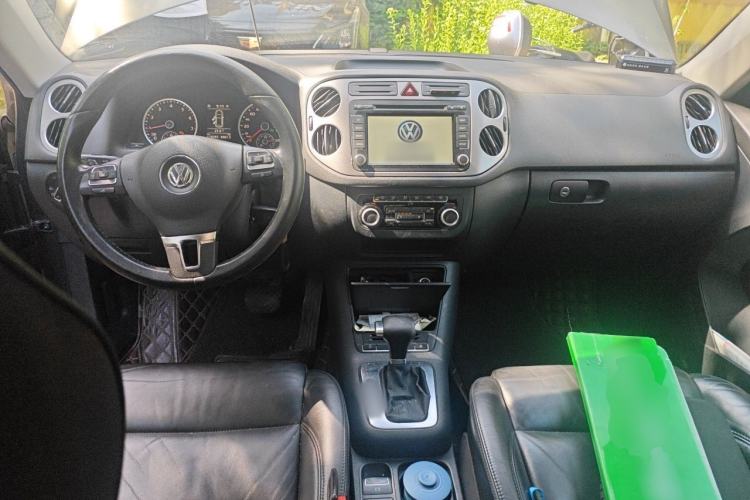 Used Volkswagen Tiguan 2010 1.8TSI Automatic All-Wheel-Drive Elite Edition Center Console