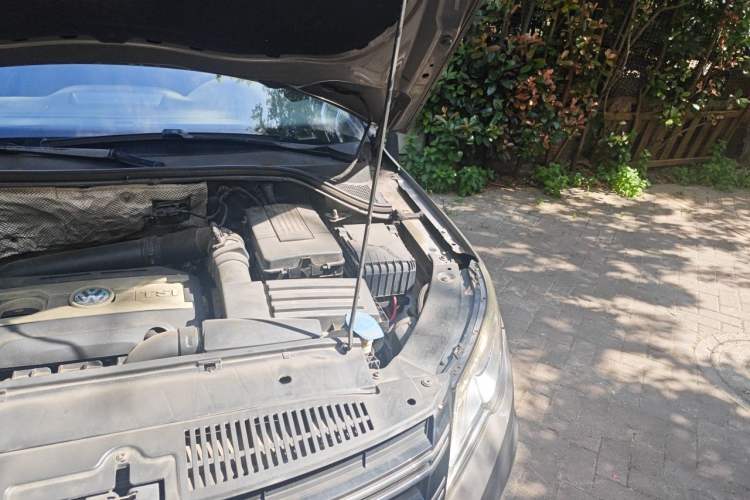 Used Volkswagen Tiguan 2010 1.8TSI Automatic All-Wheel-Drive Elite Edition Engine Bay Left