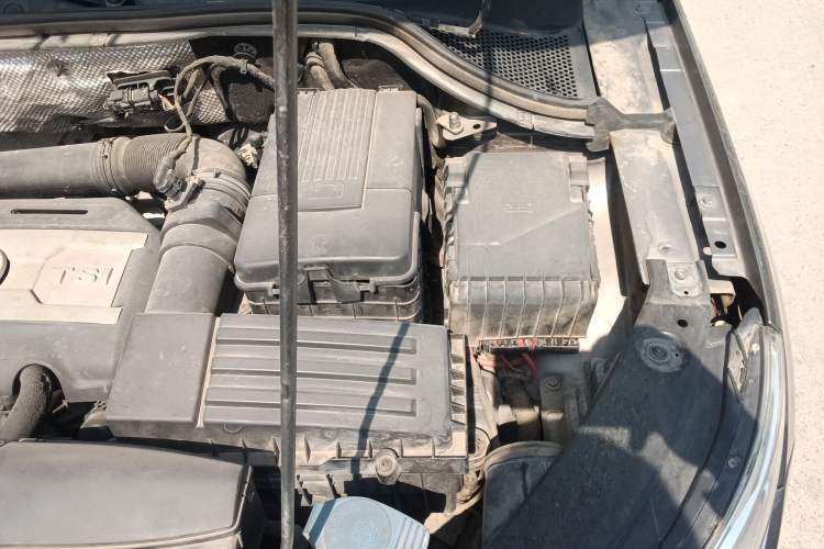 Used Volkswagen Tiguan 2010 1.8TSI Automatic All-Wheel-Drive Elite Edition Engine Bay Left