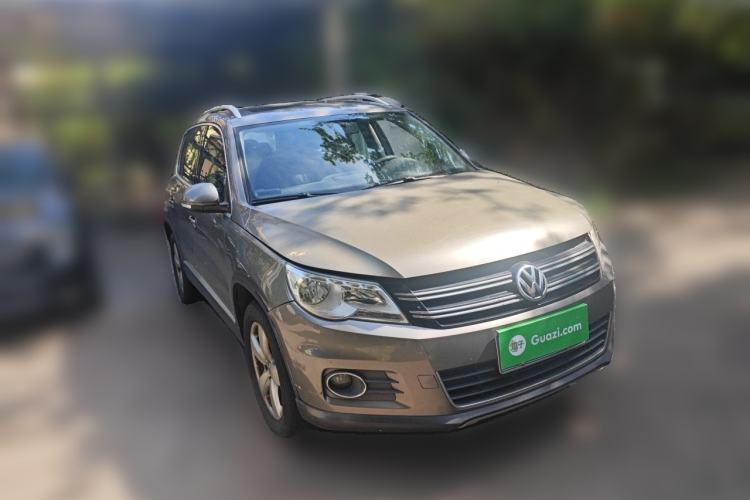 Used Volkswagen Tiguan 2010 1.8TSI Automatic All-Wheel-Drive Elite Edition Front Right 45 Deg