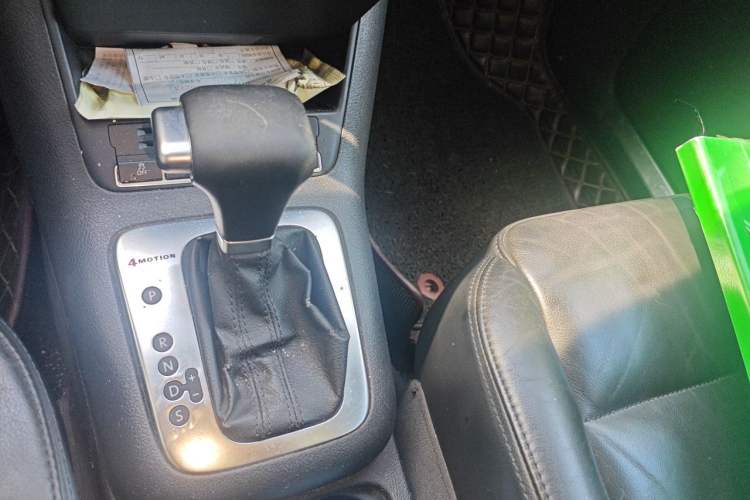 Used Volkswagen Tiguan 2010 1.8TSI Automatic All-Wheel-Drive Elite Edition Gear Lever